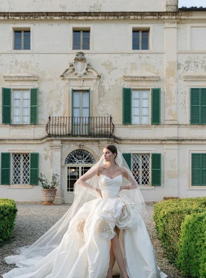 2025 Monique Lhuillier Straplez Yaka Asimetrik Gelinlik