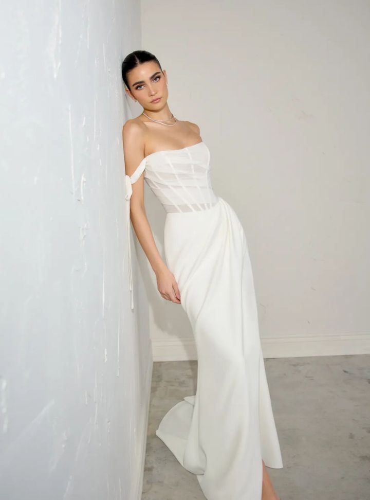 2026 Justin Alexander-41-26 Balık Kesim Düşük Omuz Modern Gelinlik