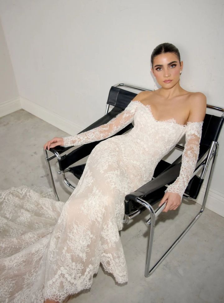 2026 Justin Alexander-44-26 Balık Kesim Düşük Omuz Göğüs Dekolteli Gelinlik