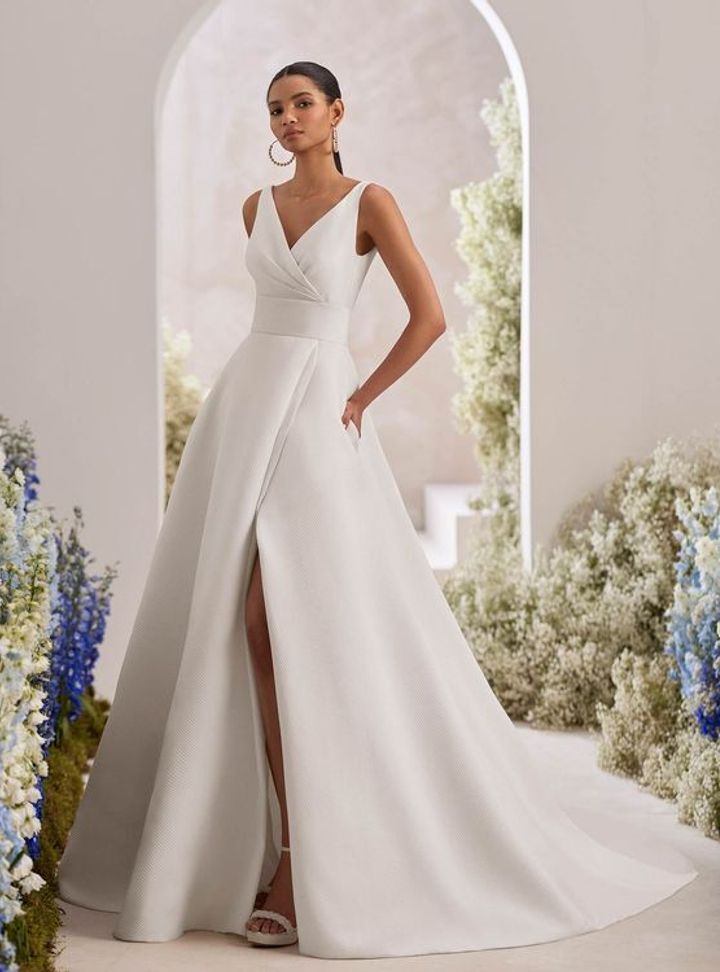 2025 Rosa Clara V Yaka Yırtmaçlı Gelinlik