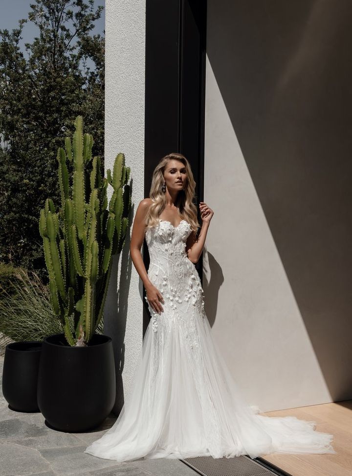 2025 La Premiere Bridal -13-25 Balık Kesim Straplez Modern Gelinlik