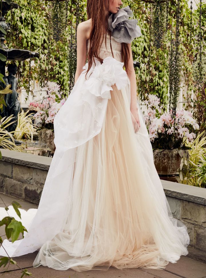 Vera Wang Katlı Etekli Gelinlik