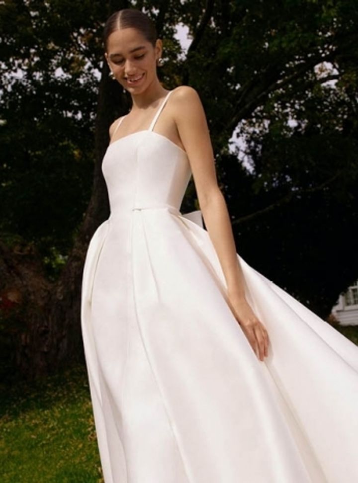 Carolina Herrera Kare Yaka Askılı Gelinlik