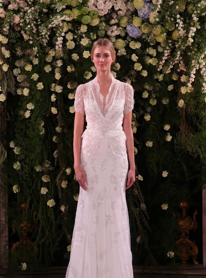 Jenny Packham Tül Kollu Derin V Yakalı Gelinlik Modeli