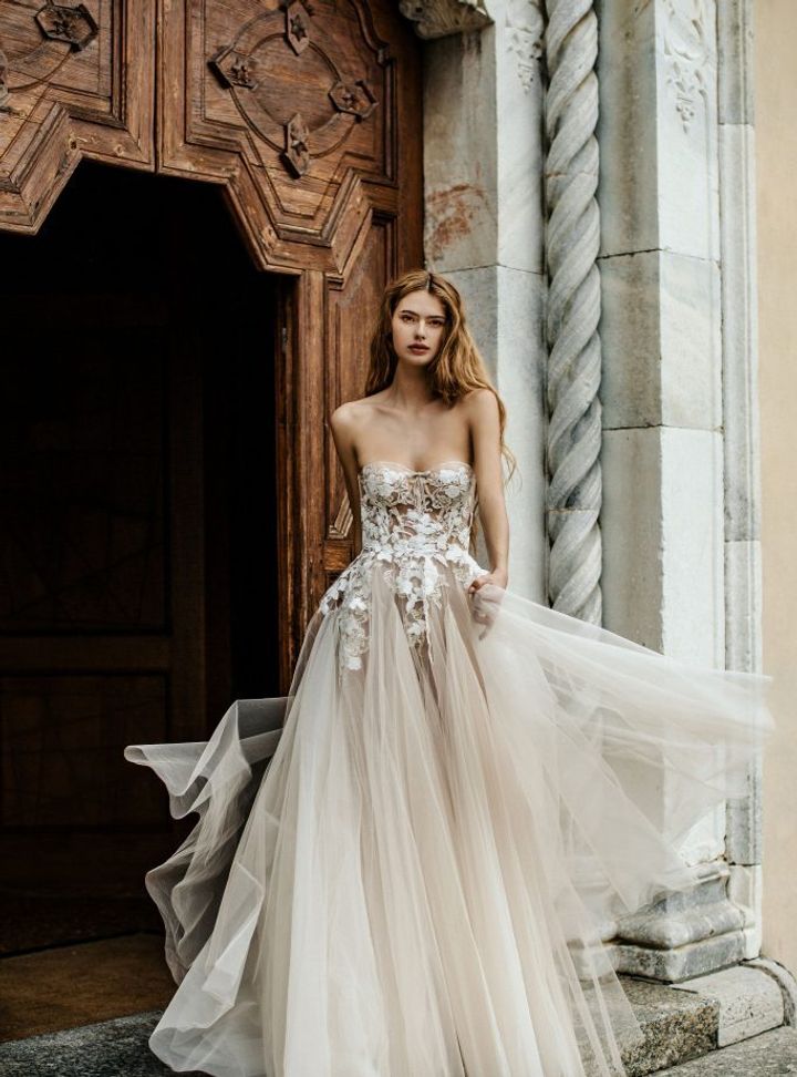 Berta Straplez Yakalı Gelinlik