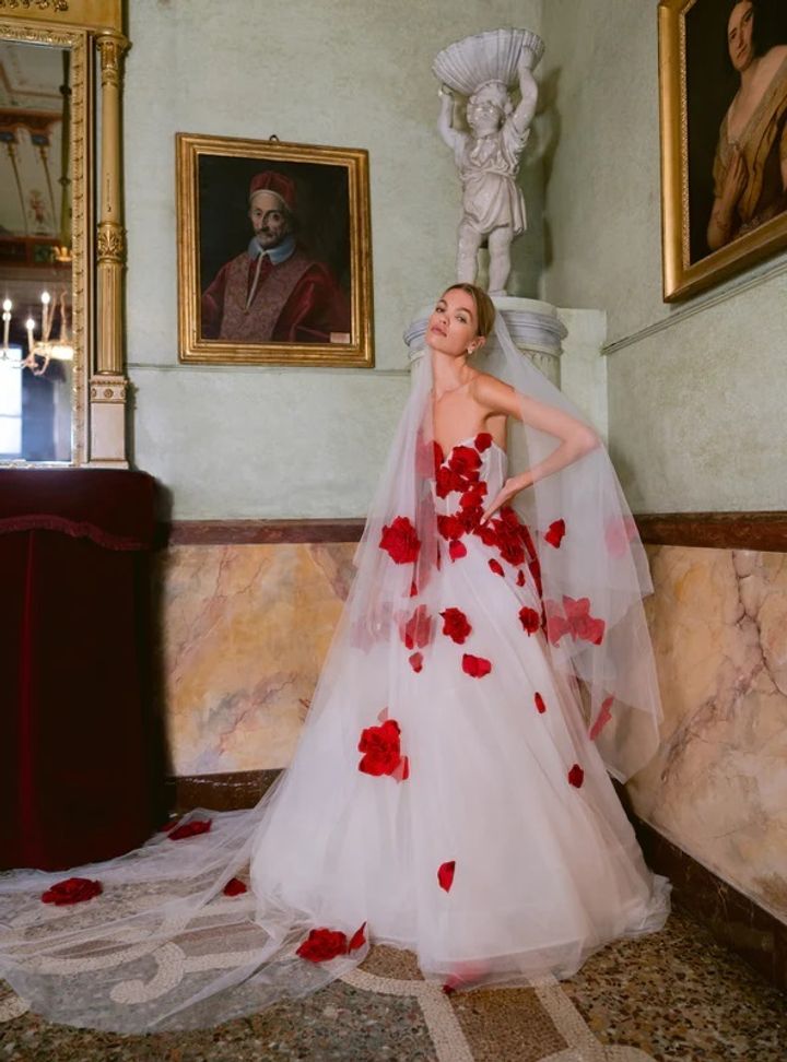 2025 Monique Lhuillier Çiçek Detaylı Gelinlik