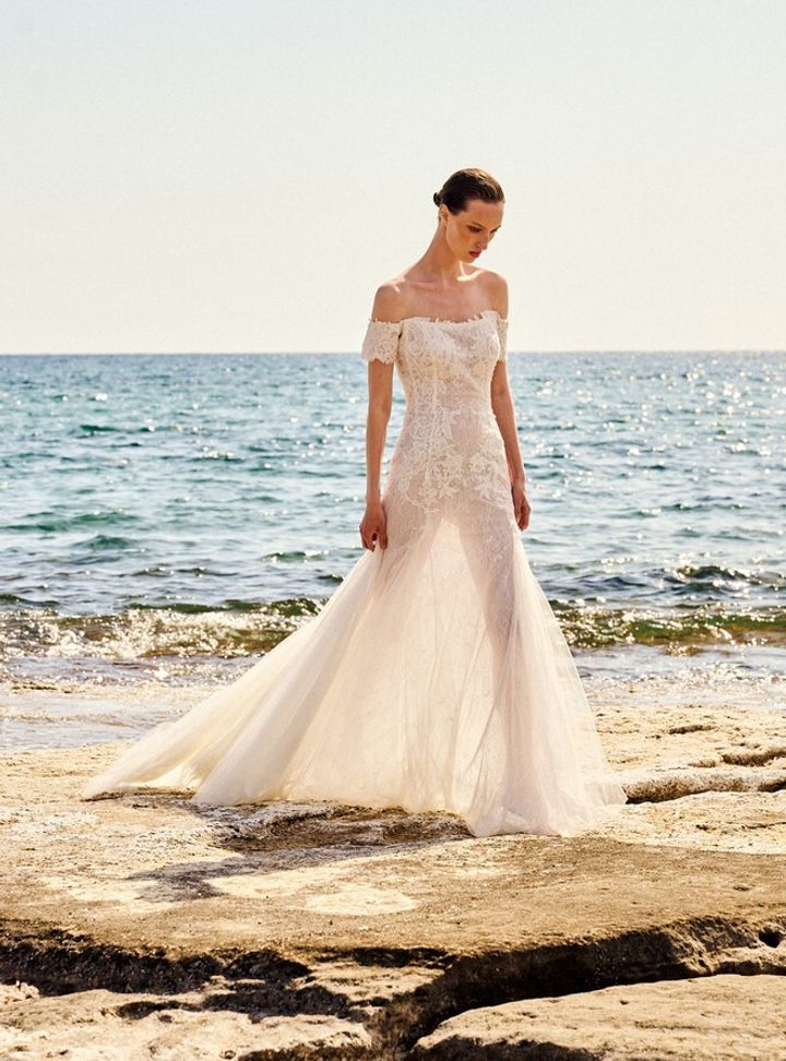 Costarellos Düşük Omuz Gelinlik