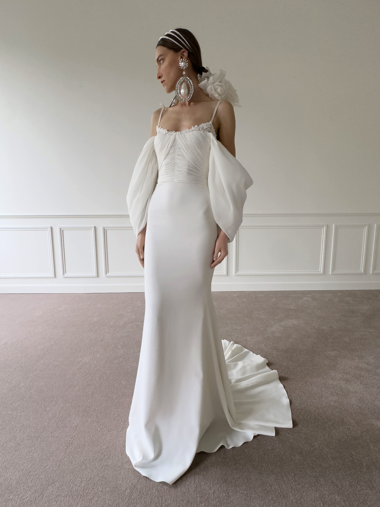 2026 Giambattista Valli 5-26 Balık Kesim Modern U Yaka Gelinlik