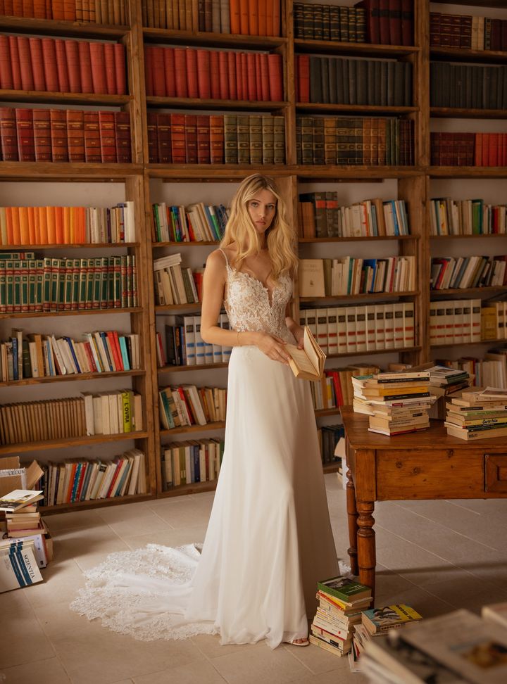 2026 Modeca Gelinlik 218-26 Bohem V Yaka Düz Kesim Gelinlik