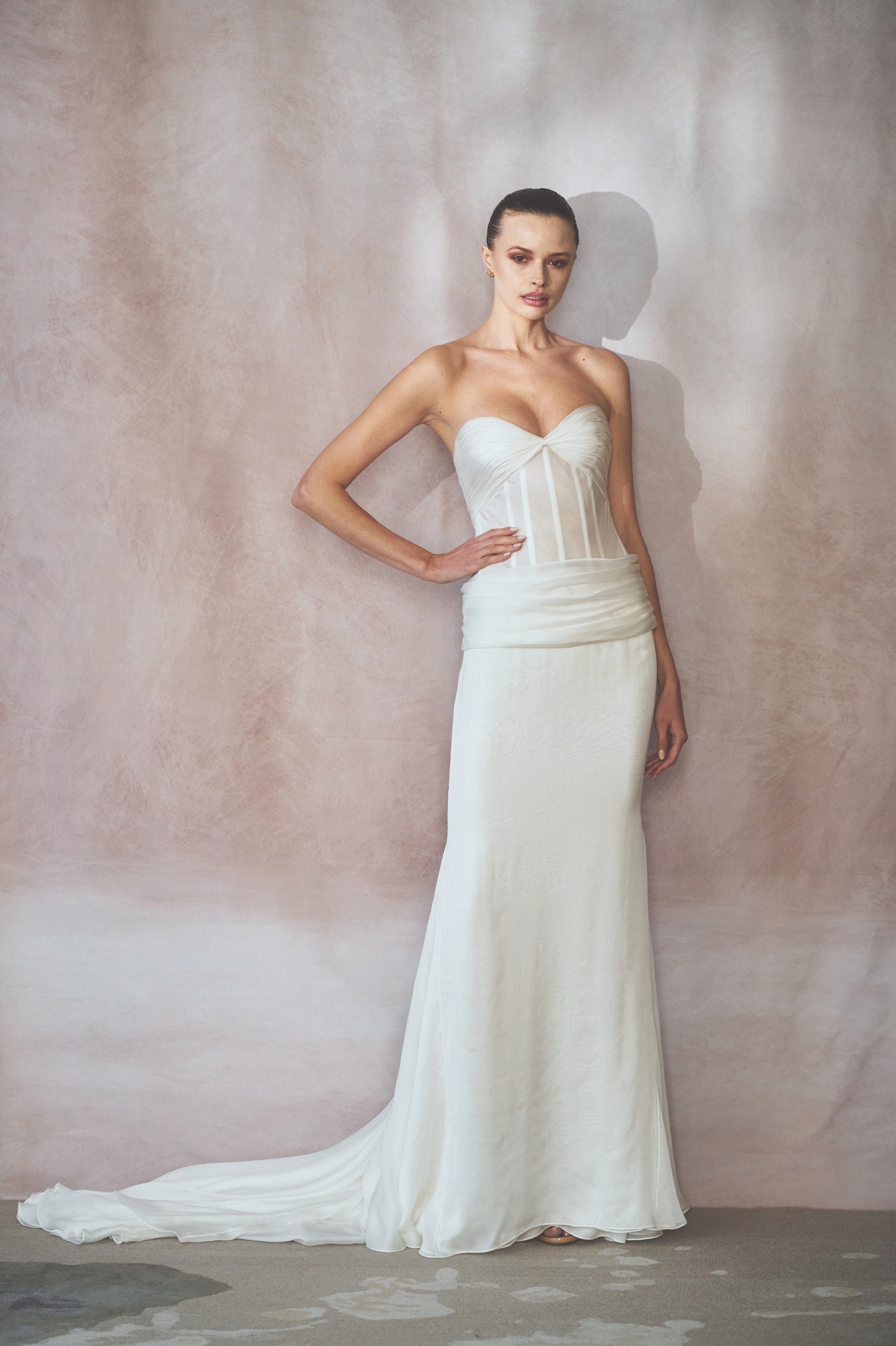 2026 Andrew Kwon 3-26 Balık Kesim Straplez Uzun Gösteren Gelinlik