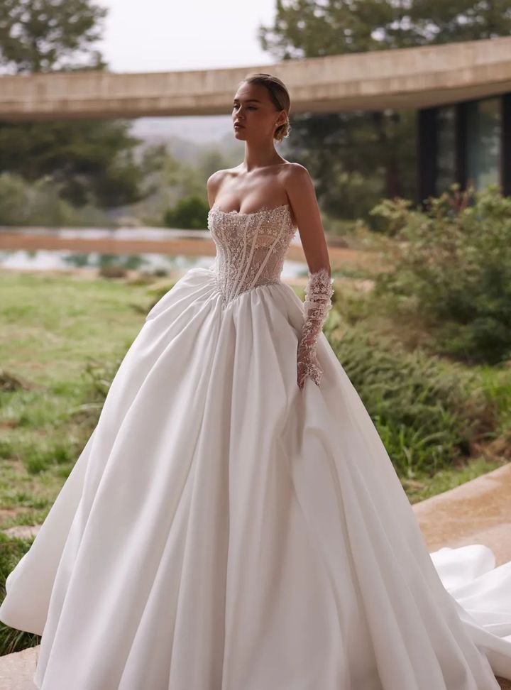 2026 Eva Lendel-7-26 Prenses Kesim Straplez Göğüs Dekolteli Gelinlik