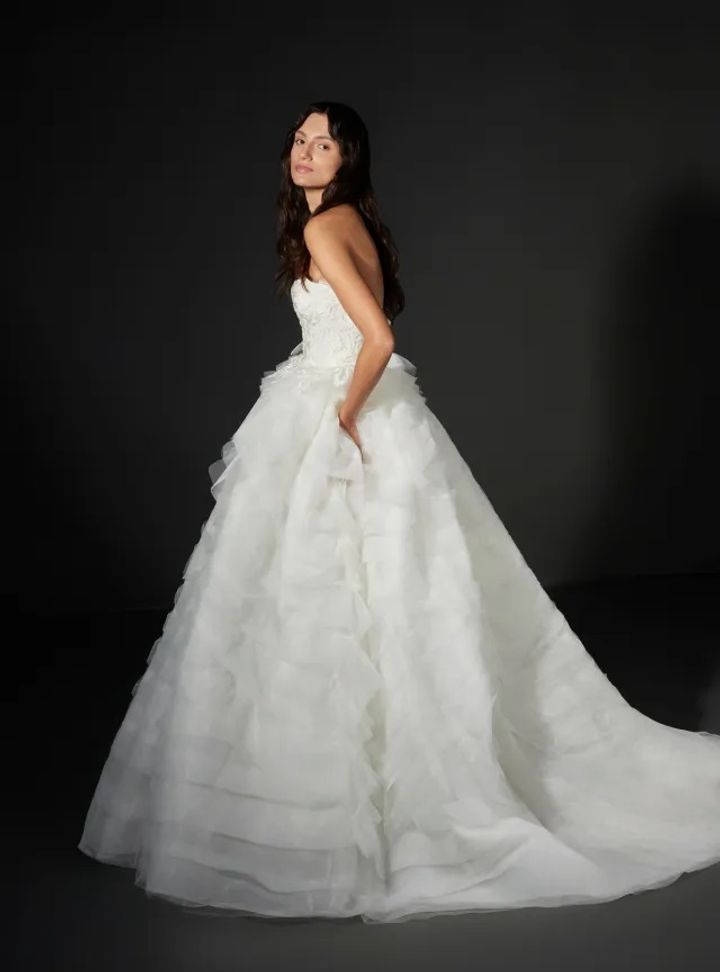 2025 Vera Wang Fırfırlı A Kesim Gelinlik