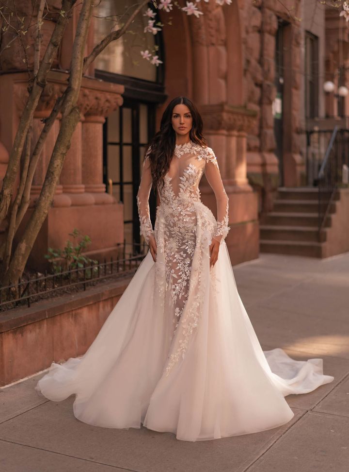 2025 Berta Çıkarılabilir Etekli Balık Kesim Gelinlik