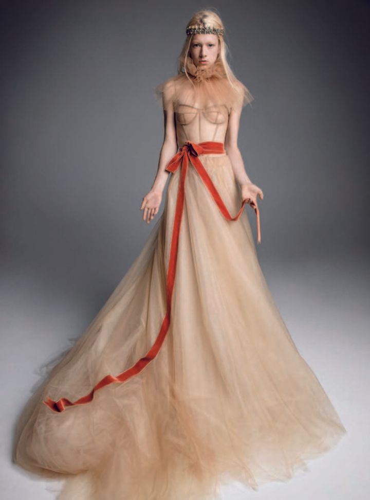 Vera Wang Kırmızı Kuşaklı Renkli Gelinlik