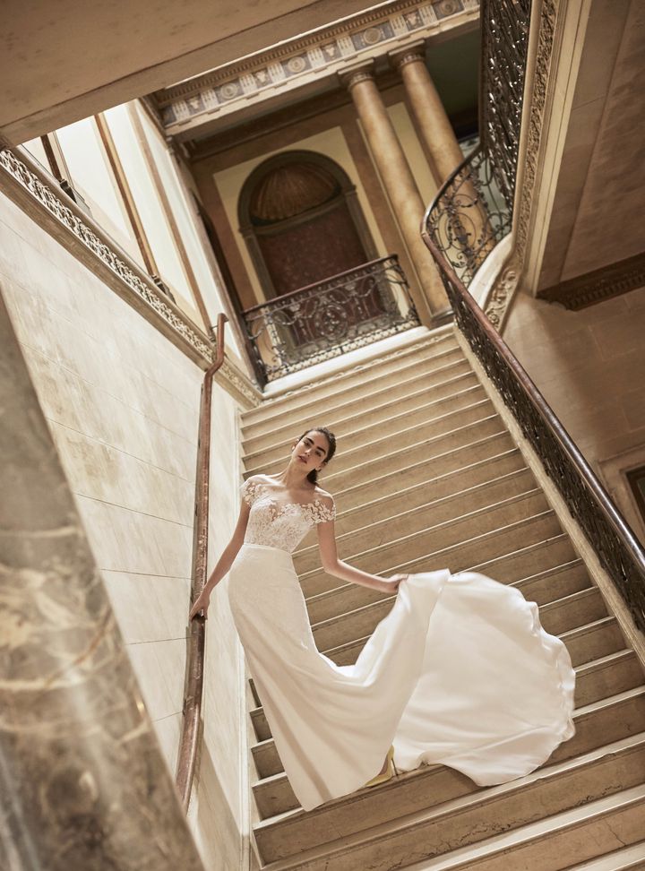 Carolina Herrera İllüzyon Yaka Gelinlik Modeli