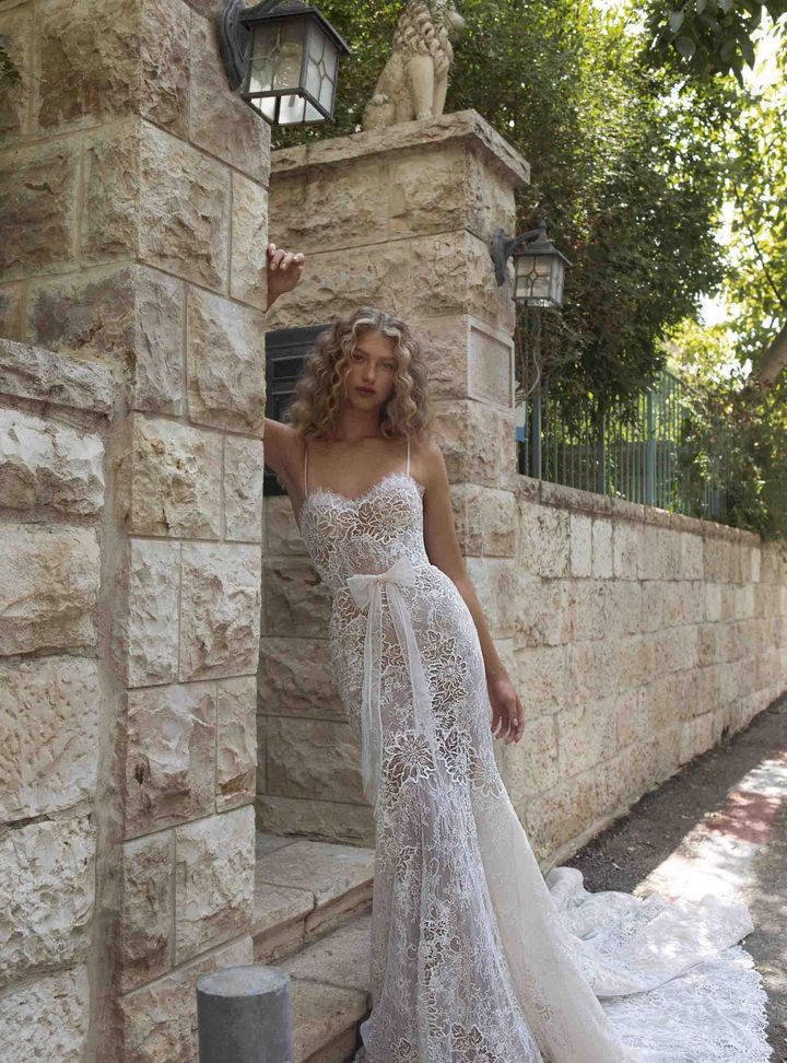 Berta Fiyonk Detaylı Gelinlik