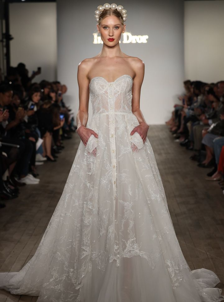 Inbal Dror A Kesim Straplez Gelinlik Modeli