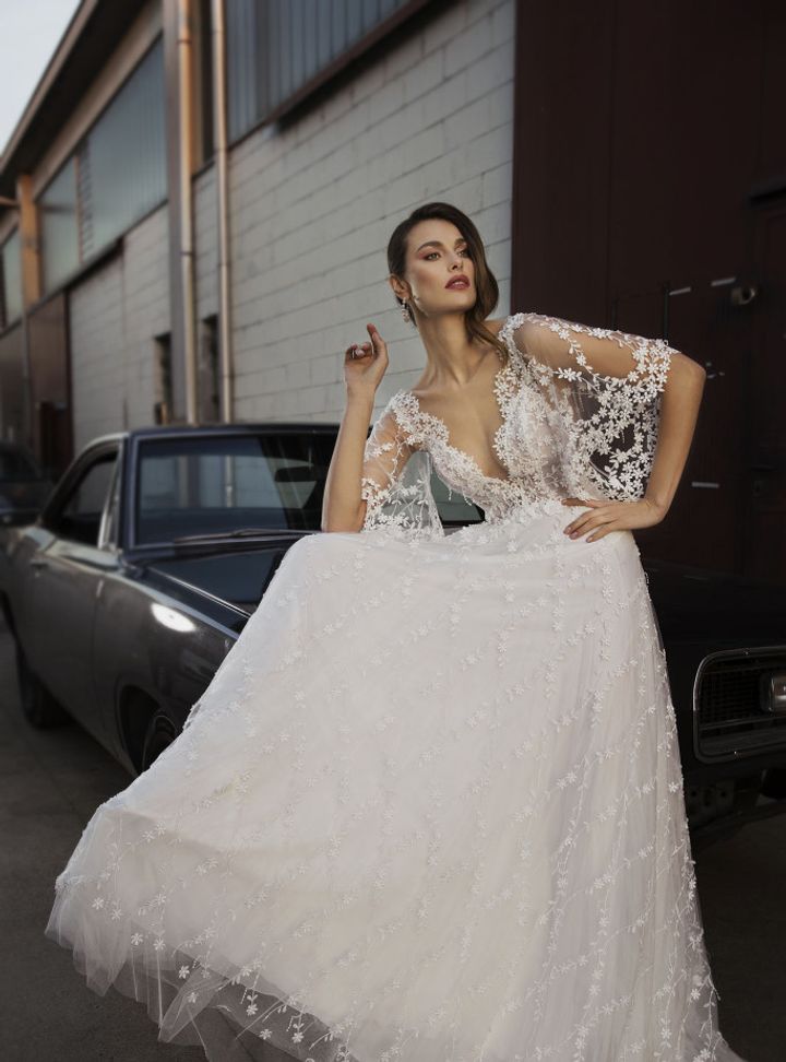 Valentini Spose Kısa Kollu Güpürlü Gelinlik