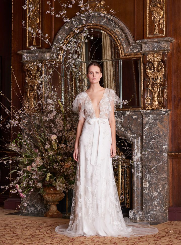 Monique Lhuillier Derin V Yakalı Düz Kesim Gelinlik