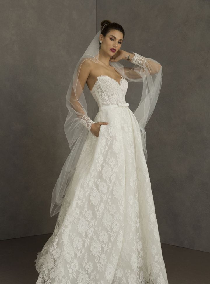 Valentini Spose A Kesim Straplez Yaka Gelinlik