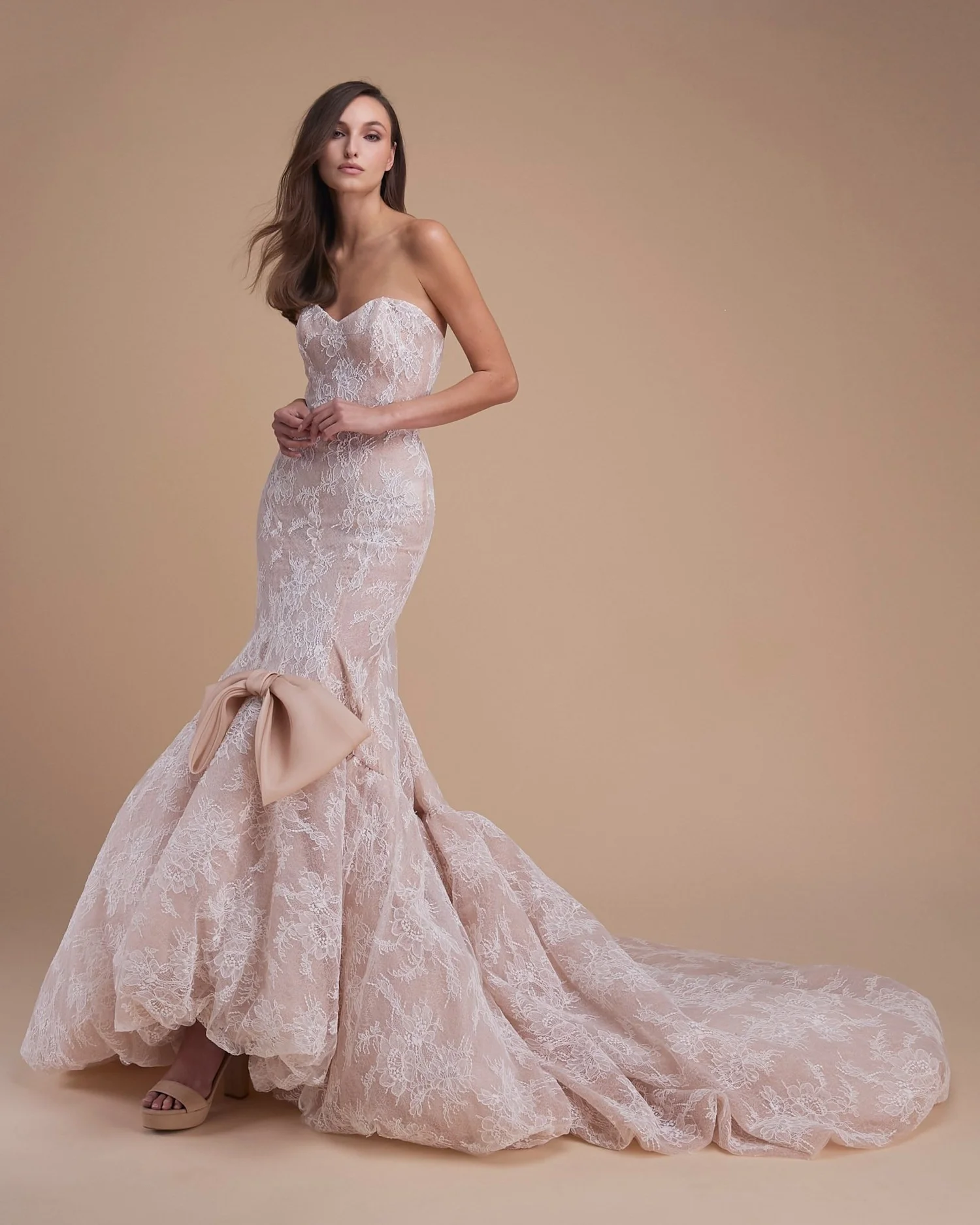 2026 Jaclyn Whyte -3-26 Balık Kesim Straplez Sırt Dekolteli Gelinlik