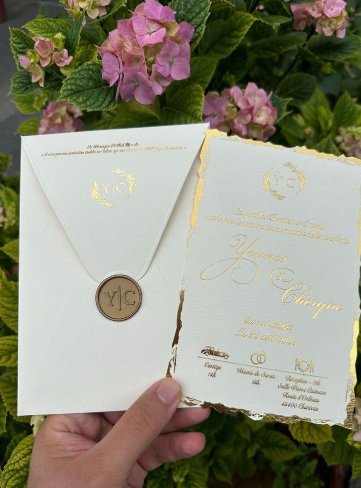 Monogram Detaylı Altın Varaklı Davetiye Altın Varaklı Düğün Davetiye