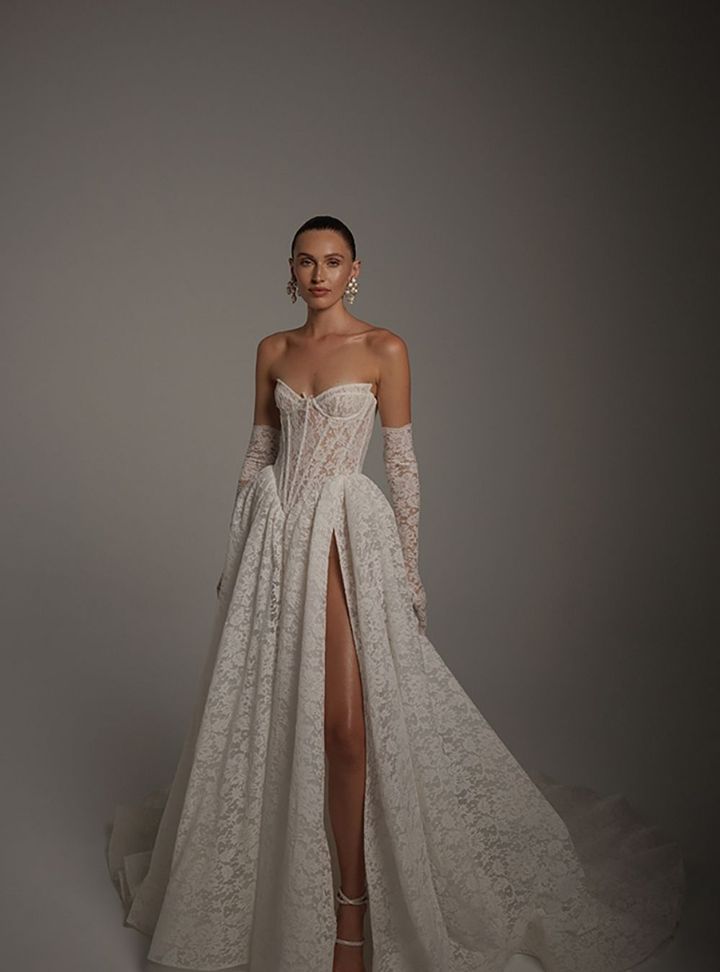 Amara 12 - Berta Couture  Prenses Kesim Straplez Sırt Dekolteli Gelinlik