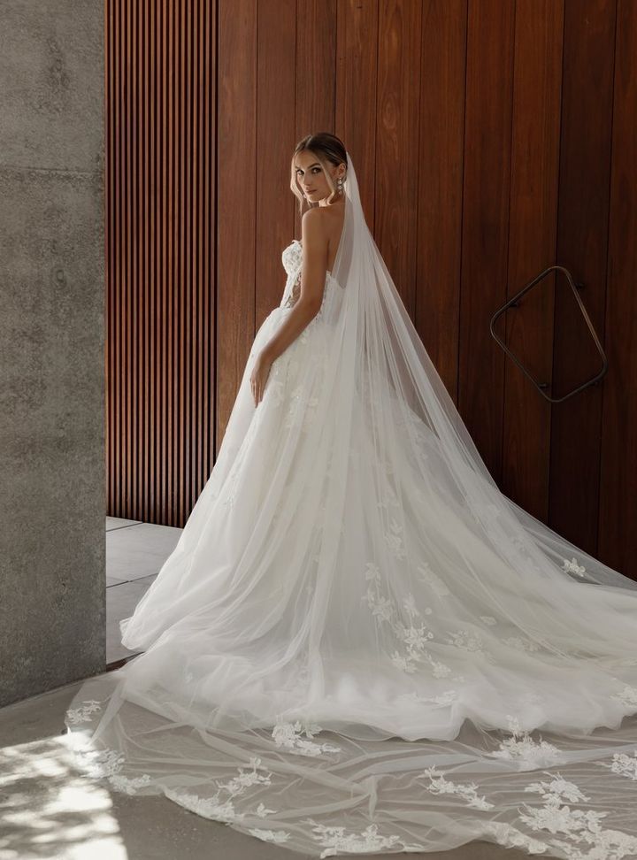 2025 La Premiere Bridal -7-25 Prenses Kesim Straplez Modern Gelinlik
