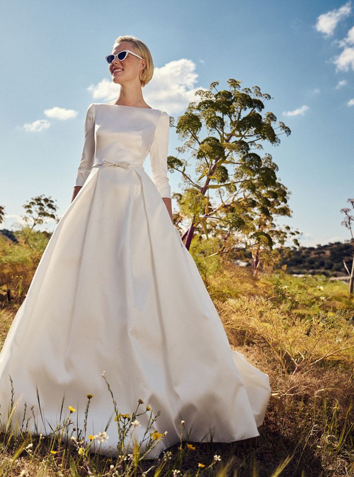 Uzun Kollu Saten Gelinlik