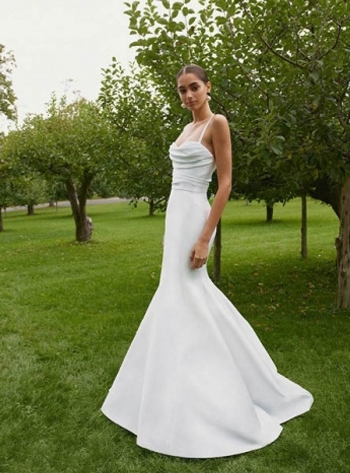 Carolina Herrera Askılı Balık Gelinlik