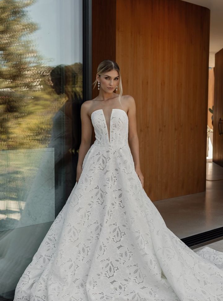 2025 La Premiere Bridal -5-25 A Kesim Straplez Modern Gelinlik