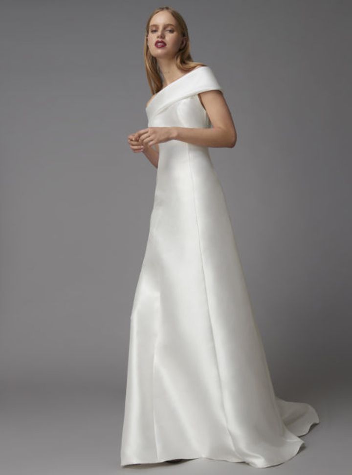 Costarellos Düşük Omuz Sade Gelinlik