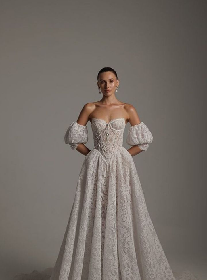 Amara 8 - Berta Couture  Prenses Kesim Straplez Vintage Gelinlik