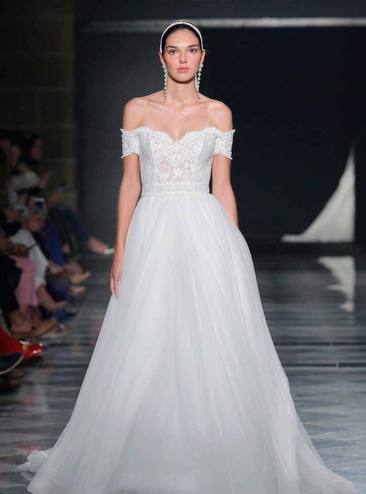 Rosa Clara Düşük Omuz Gelinlik