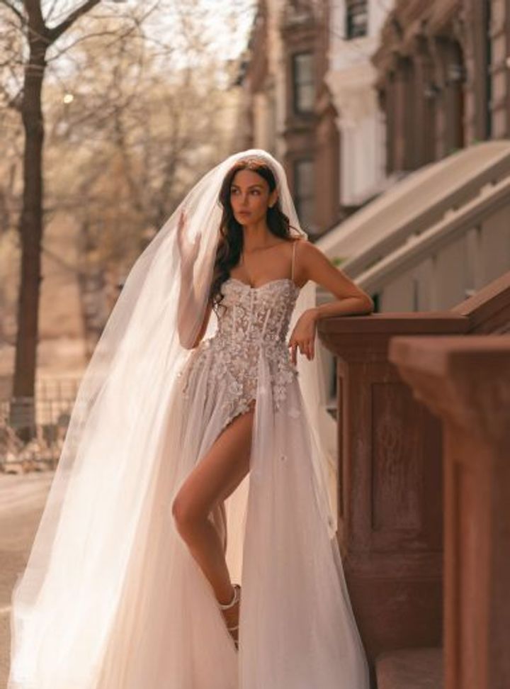 2025 Berta Yırtmaçlı A Kesim Gelinlik