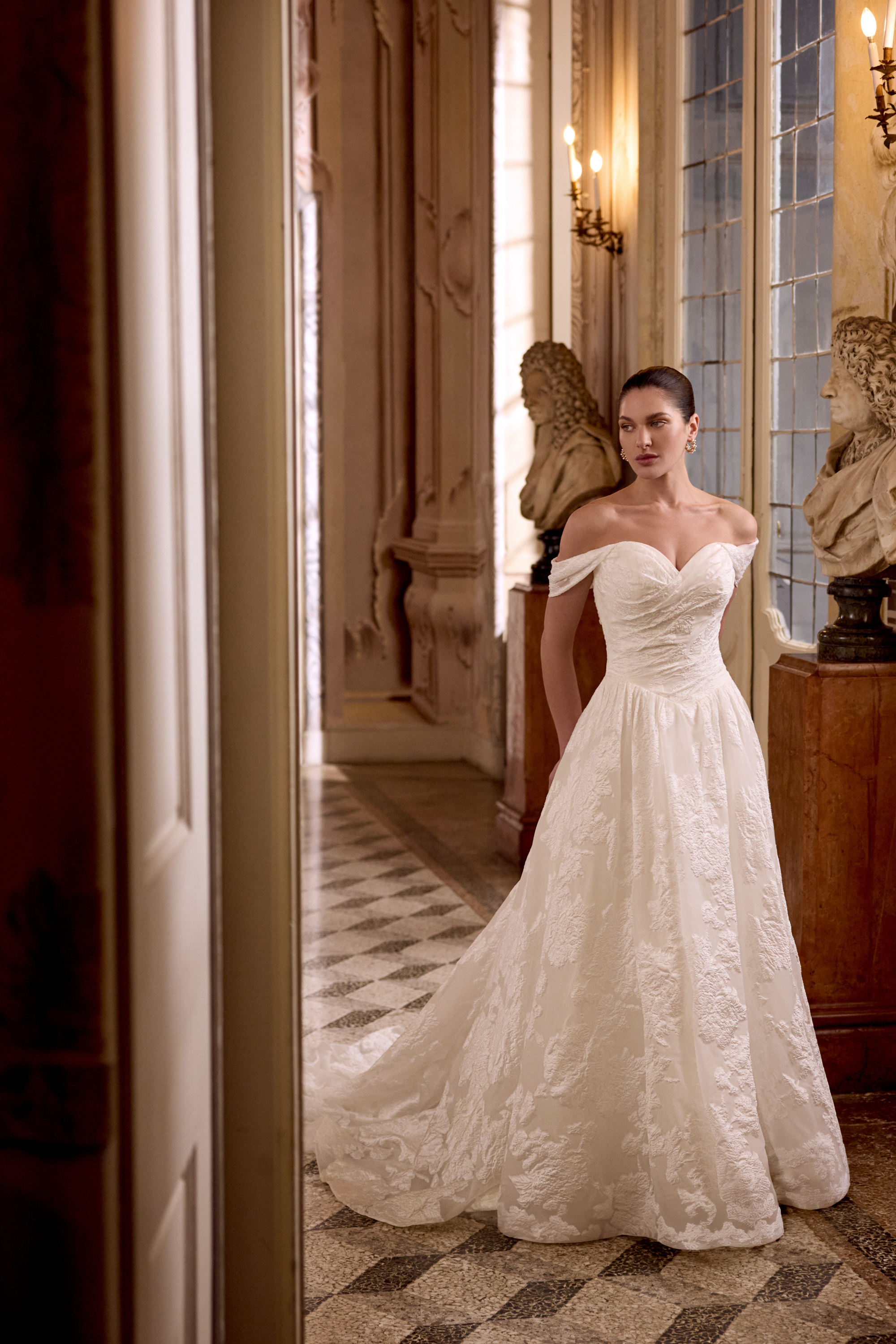 2026 Justin Alexander -30-26 A Kesim Sırt Dekolteli Düşük Omuz Gelinlik