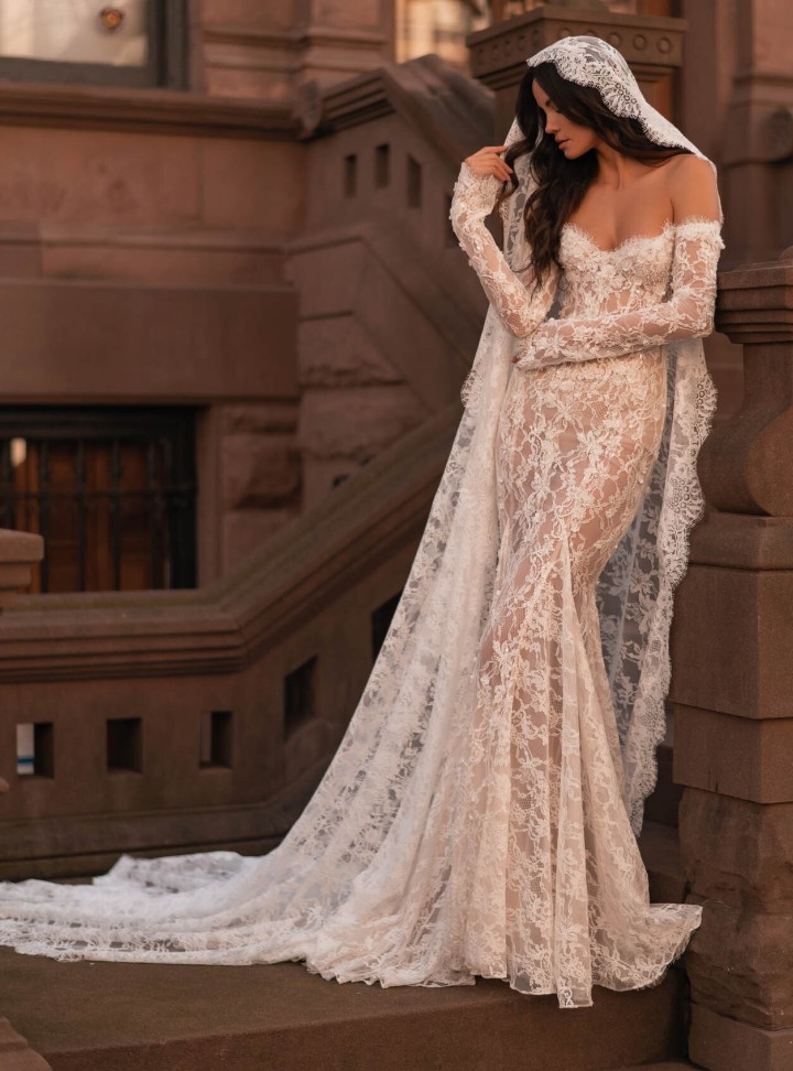 Berta 6-24 Balık Kesim Tarlatansız Düşük Omuz Gelinlik