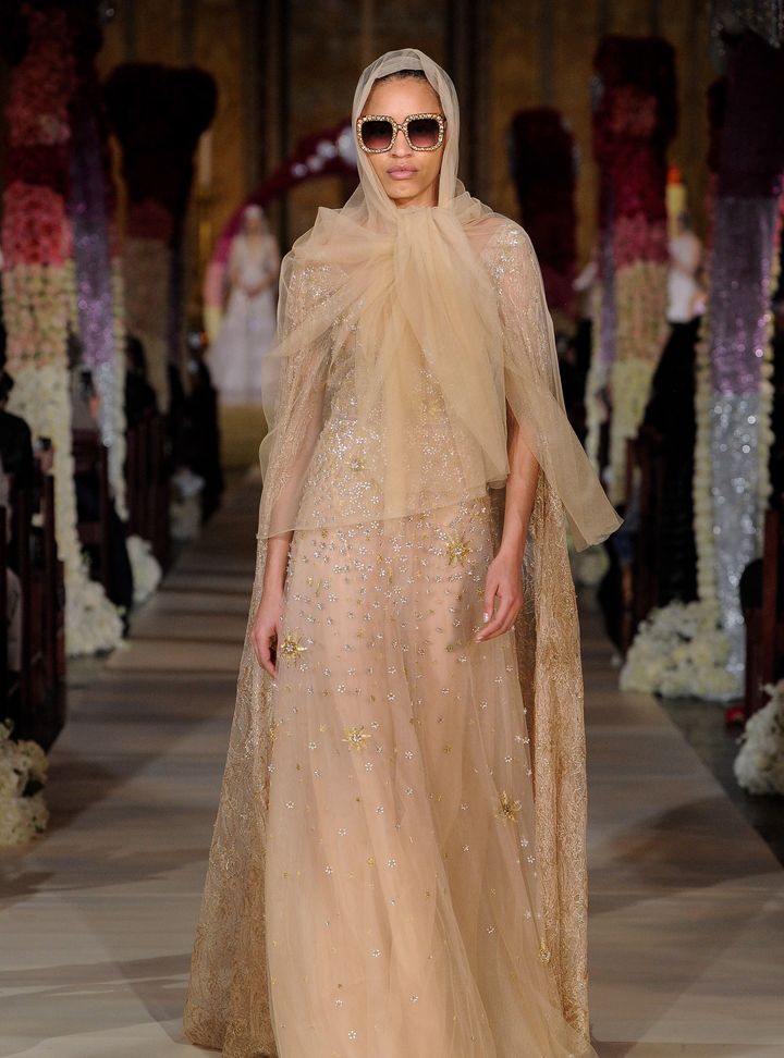 Reem Acra Taş İşlemeli Gelinlik