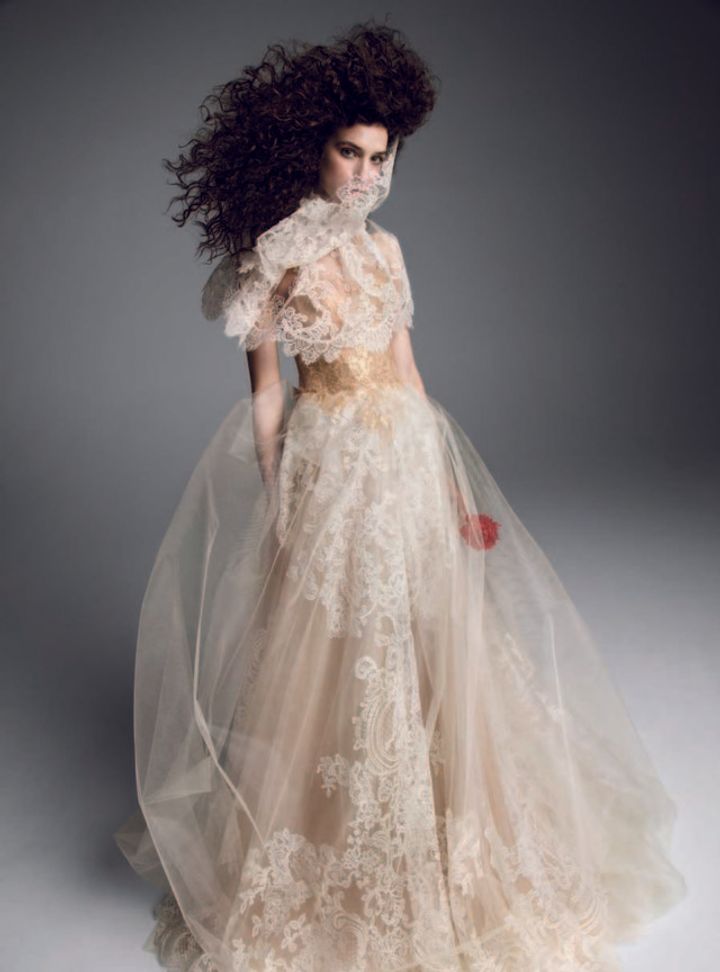 Vera Wang Altın İşlemeli Gelinlik