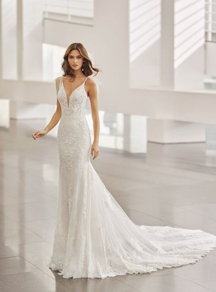 Askılı Danteli Gelinlik Modeli