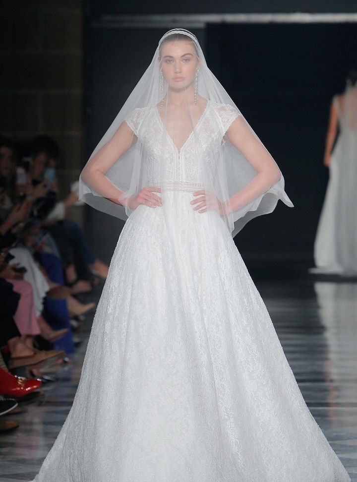 Rosa Clara Kısa Kollu Gelinlik