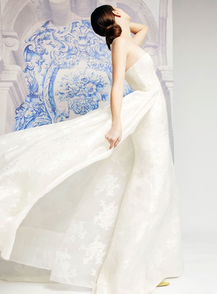 Carolina Herrera Düz Kesim Saten Gelinlik Modeli