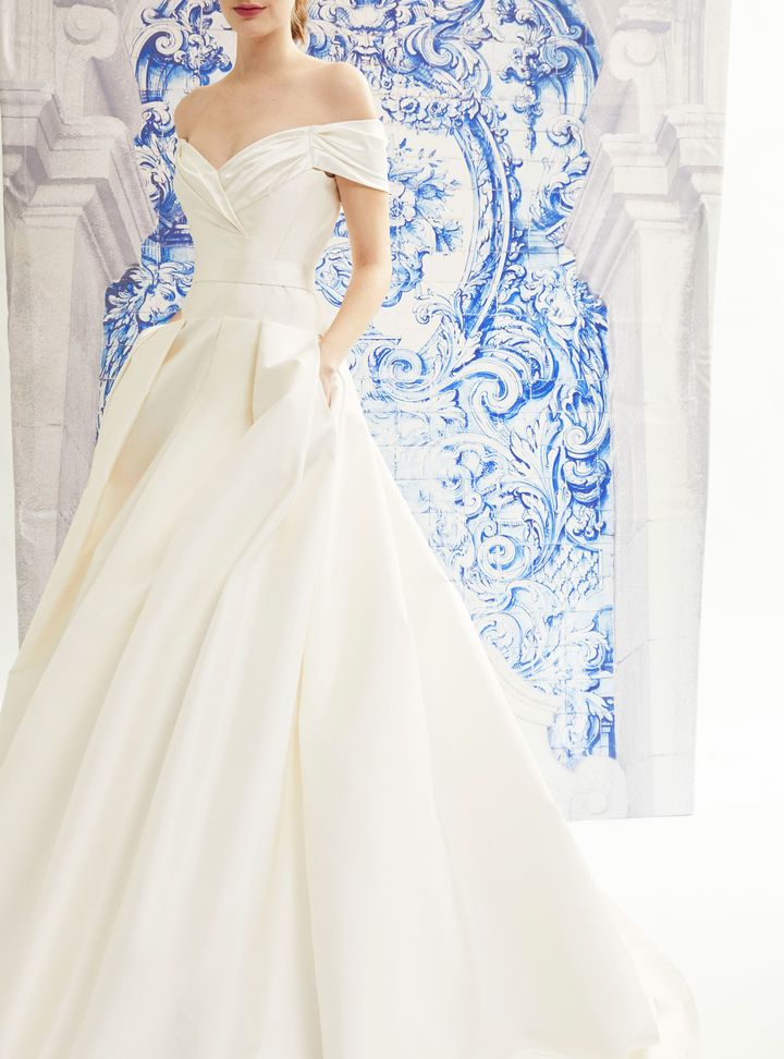 Carolina Herrera Cepli A Kesim Gelinlik Modeli