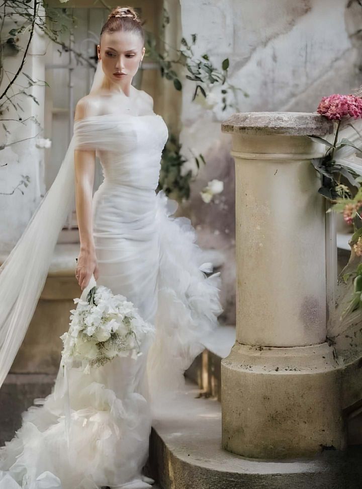Duygu Özaslan Gelinlik Modeli