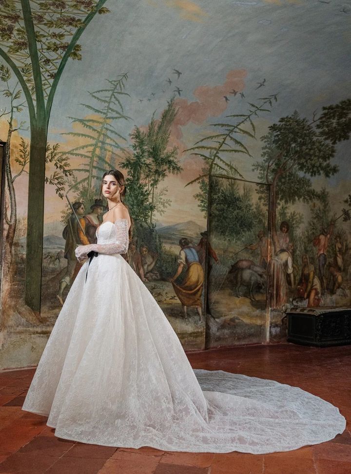 2025 Monique Lhuillier -8-25 A Kesim Düşük Omuz Gelinlik