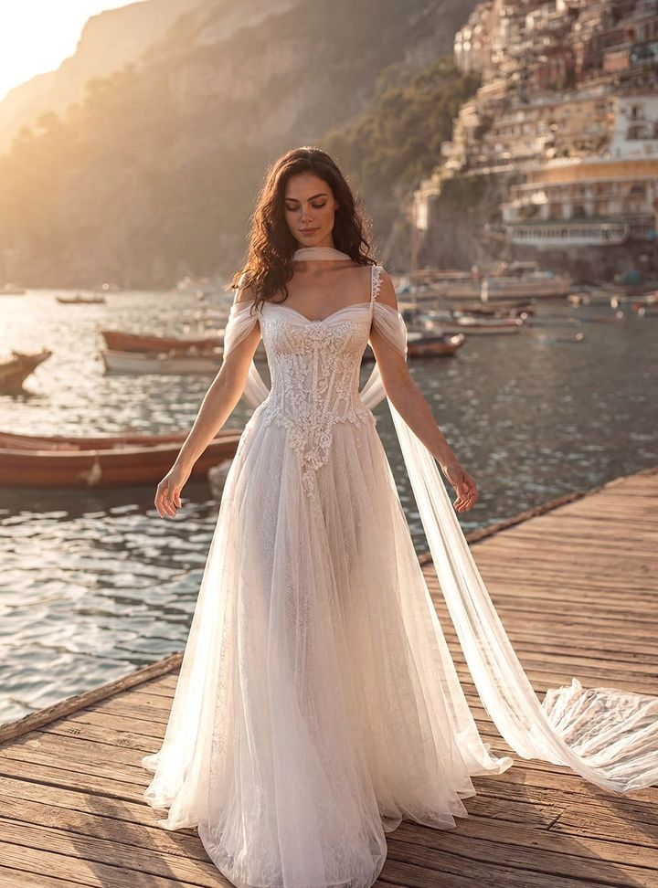 Düşük Omuzlu Taş İşlemeli Helen Gelinlik