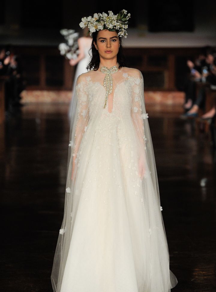 Reem Acra Pelerinli Gelinlik