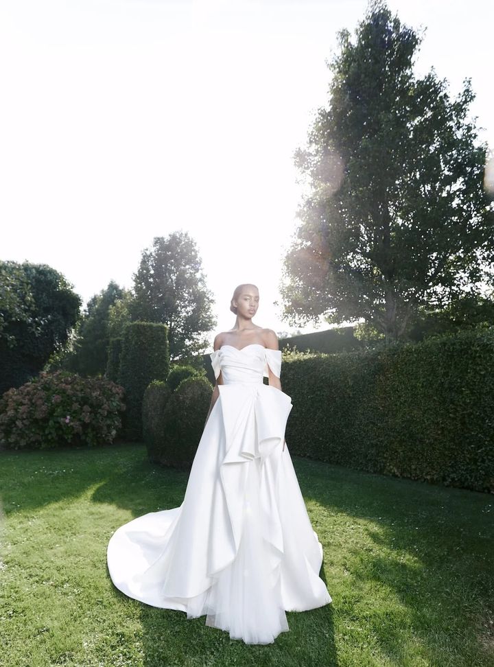 2025 Viktor & Rolf Düşük Omuz Asimetrik Etek Gelinlik