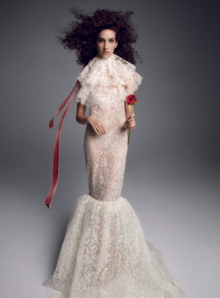 Vera Wang Fırfır Yakalı Balık Kesim