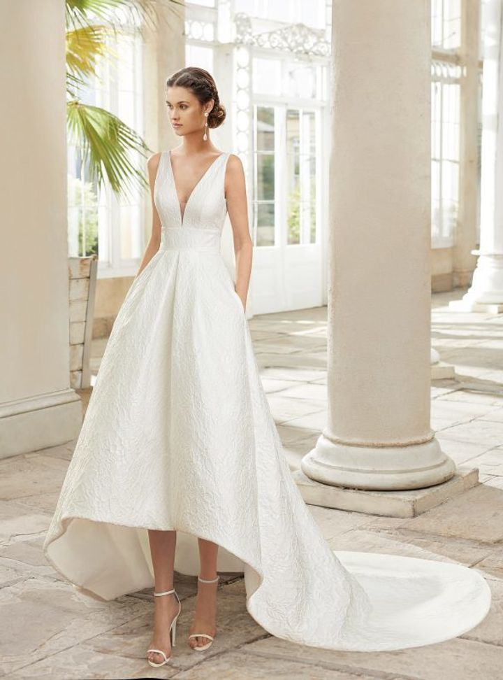 Rosa Clara Asimetrik Etekli Gelinlik